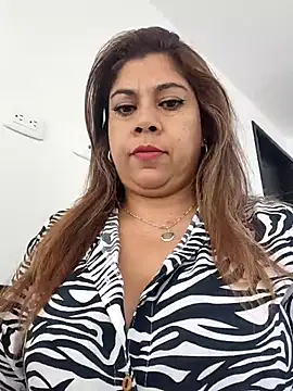 Laura-Hernandez online show from August 7, 2026, 6:03 pm