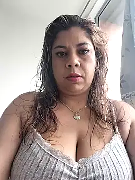 Laura-Hernandez online show from July 8, 2026, 5:02 pm