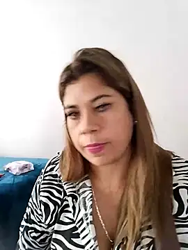 Laura-Hernandez online show from October 15, 2025, 2:03 pm