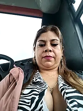 Laura-Hernandez online show from October 3, 2025, 2:40 pm