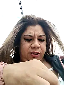 Laura-Hernandez online show from October 9, 2025, 4:29 pm