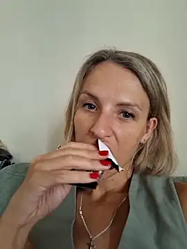 YourJuliena online show from February 23, 2025, 9:22 am