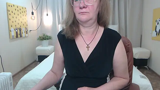 HolyMilfa online show from May 12, 2026, 6:43 am