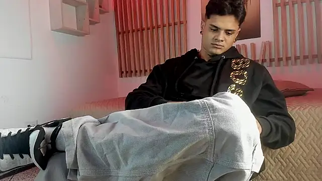 Myk3xx online show from December 19, 2024, 6:23 pm