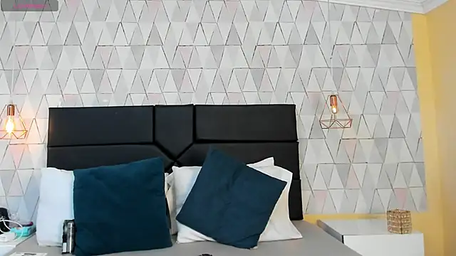 JustinePerry online show from December 21, 2025, 4:03 am