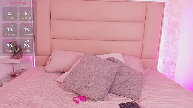 Snapshot of franchescamm chatting on March 20, 2026, 8:43 pm franchescamm online show from March 20, 2026, 8:43 pm