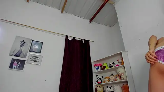 Snapshot of megan_100 chatting on March 25, 2026, 5:12 pm megan 100 online show from March 25, 2026, 5:12 pm