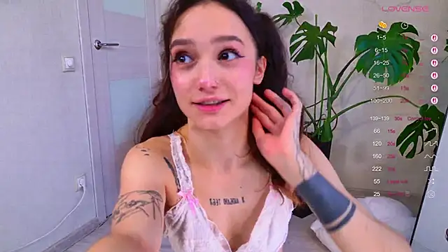 MyLou  online show from September 8, 2025, 3:11 pm