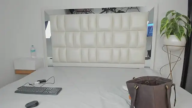 Alhana pulido online show from December 15, 2025, 8:25 pm