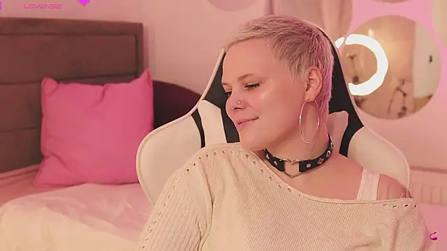 LikaBerry1 online show from February 21, 2026, 1:46 pm