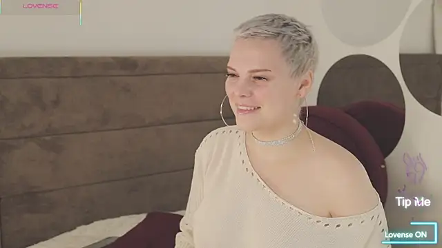 LikaBerry1 online show from October 2, 2025, 12:08 pm