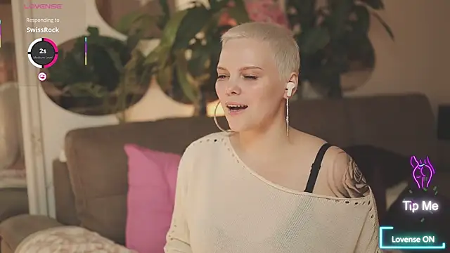 LikaBerry1 online show from October 21, 2025, 5:23 pm