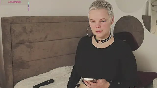 LikaBerry1 online show from September 28, 2025, 5:47 am