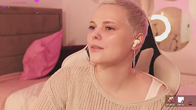 LikaBerry1 online show from February 11, 2026, 2:39 pm