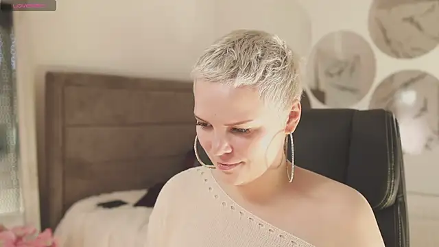 LikaBerry1 online show from September 20, 2025, 12:32 pm