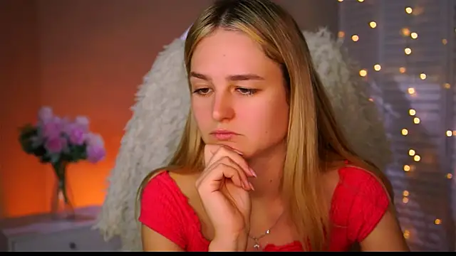 DeboraLarson online show from September 29, 2025, 7:26 am