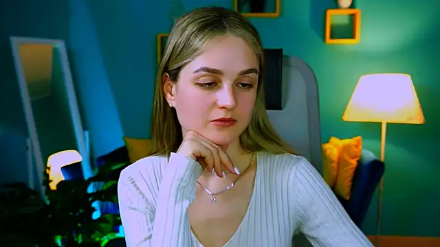 DeboraLarson online show from March 9, 2025, 2:32 pm