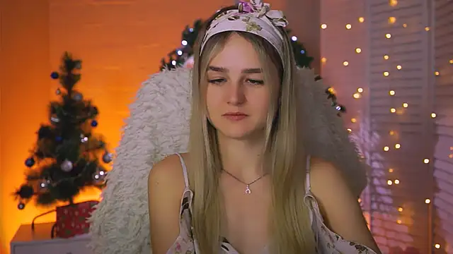 DeboraLarson online show from December 19, 2025, 3:32 am