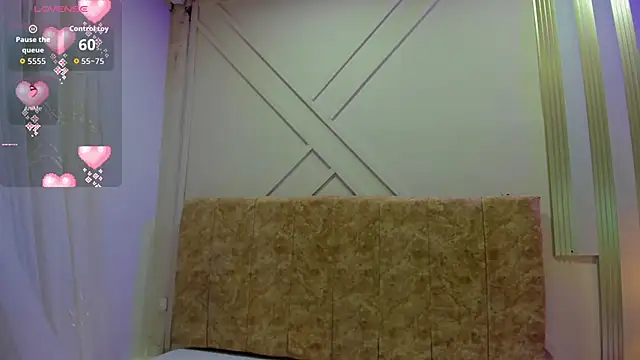 ashley  foxx  online show from October 2, 2025, 1:58 pm