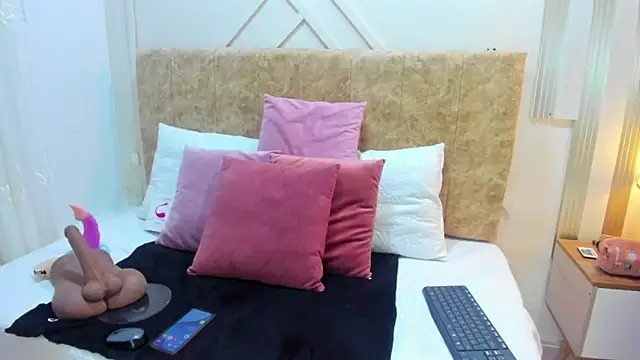 ashley  foxx  online show from September 24, 2025, 2:23 pm