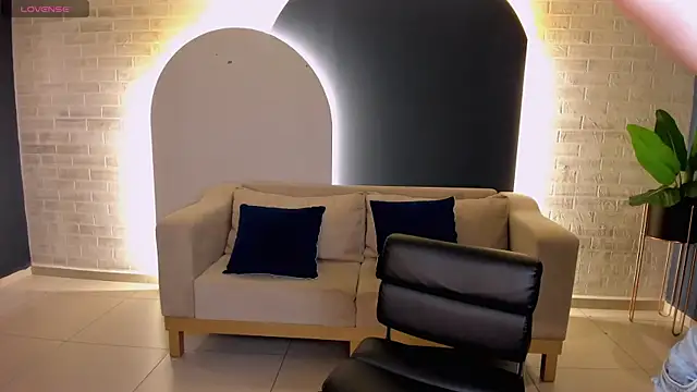 StacyWoods online show from March 17, 2025, 10:49 am