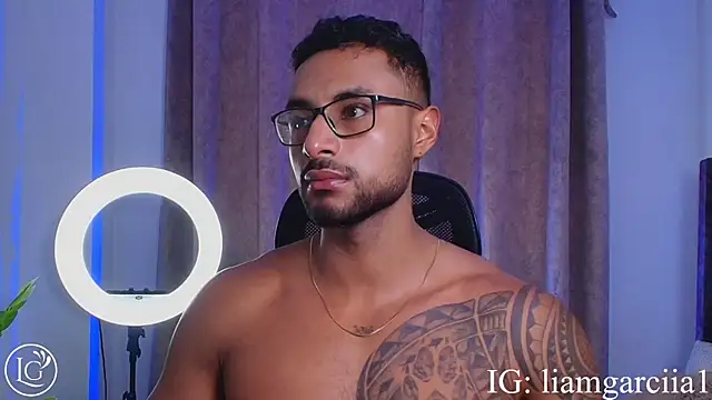 LiamGarcia1 online show from March 20, 2025, 1:59 pm