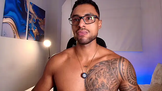 LiamGarcia1 online show from May 5, 2026, 8:01 pm