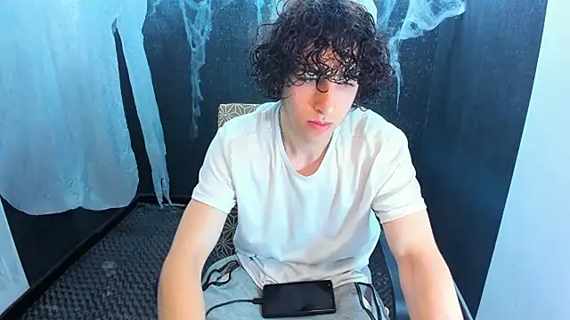 Kerverr  online show from October 27, 2025, 2:51 pm