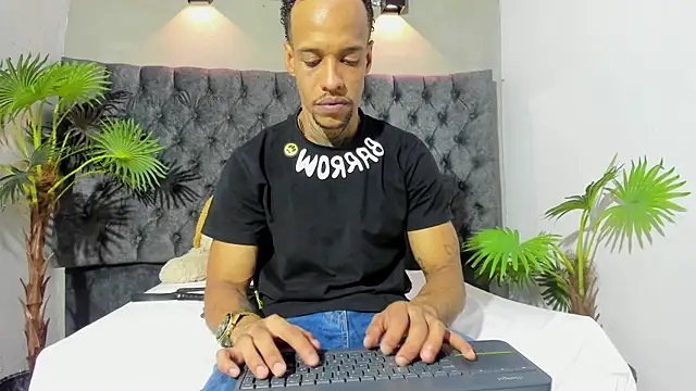 Snapshot of Salomon_koude chatting on June 15, 2026, 1:33 pm Salomon koude online show from June 15, 2026, 1:33 pm