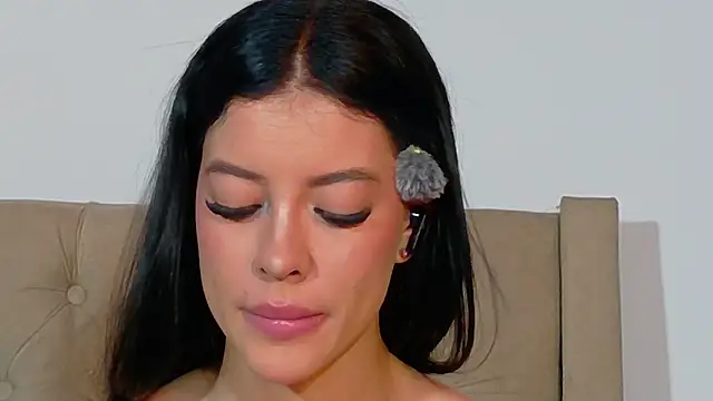 GeorginaHills online show from June 26, 2026, 11:10 pm