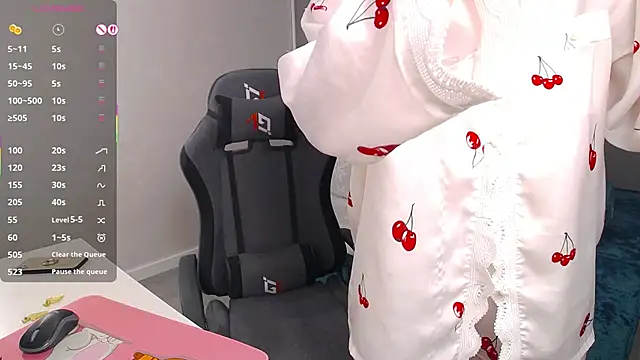 Sofia Soul online show from December 14, 2025, 3:17 pm