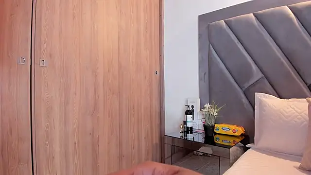 brenda nova18 online show from October 2, 2025, 9:18 pm