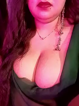 Suhanakhan00 online show from May 6, 2026, 9:57 am