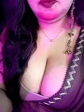 Suhanakhan00 online show from April 12, 2026, 6:55 pm