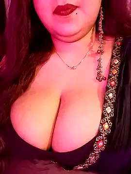Suhanakhan00 online show from May 1, 2026, 5:29 pm