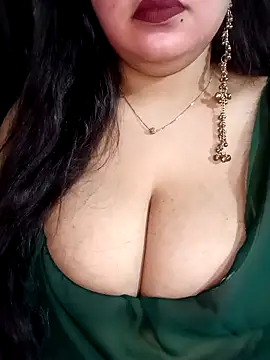 Suhanakhan00 online show from May 3, 2026, 10:09 am
