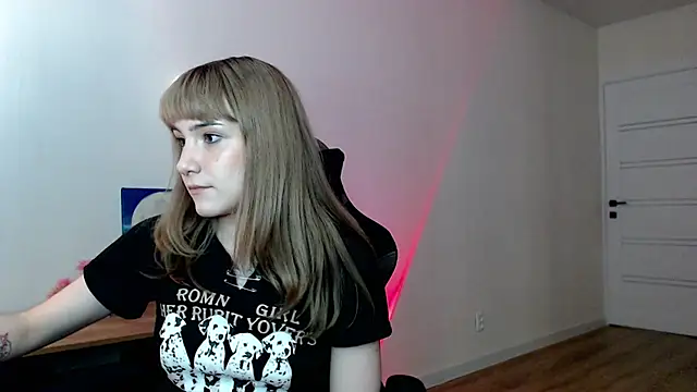 Snapshot of Princess_Shy___ chatting on March 19, 2025, 2:57 pm Princess Shy online show from March 19, 2025, 2:57 pm