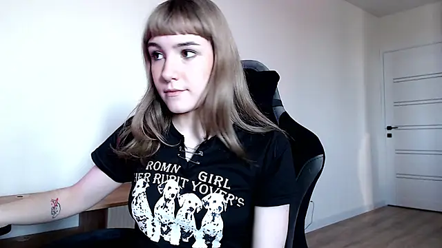 Snapshot of Princess_Shy___ chatting on March 7, 2025, 2:01 pm Princess Shy online show from March 7, 2025, 2:01 pm