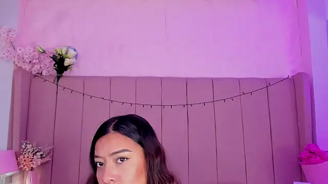 MollyBigBoobs12 online show from November 24, 2025, 8:31 pm