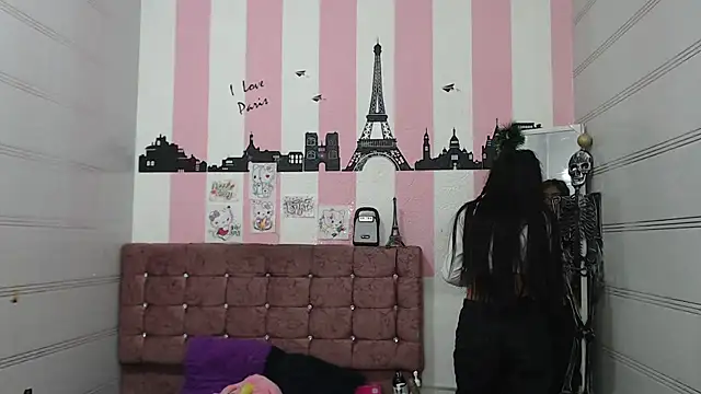 sara caplerx online show from September 28, 2025, 1:18 pm