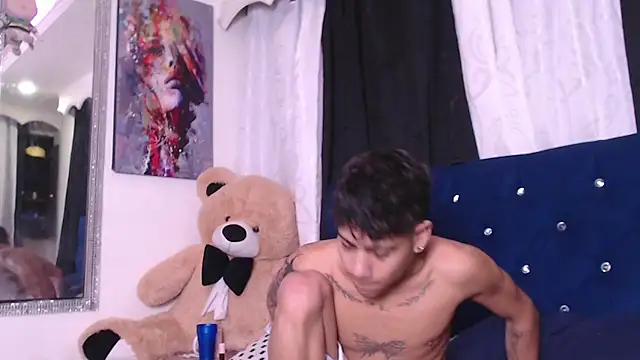 Sexys Boys Hot1 online show from September 26, 2025, 1:23 am