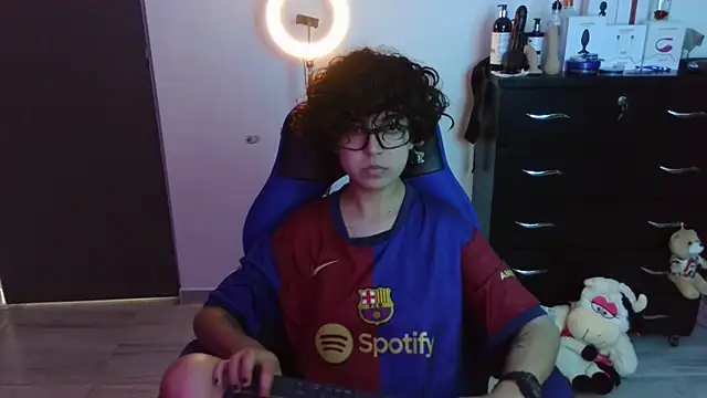 thomascooper7 online show from October 26, 2025, 7:03 pm