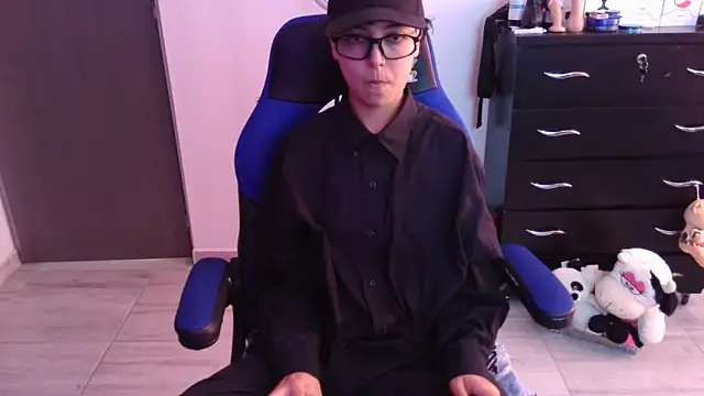 thomascooper7 online show from November 29, 2025, 6:41 pm