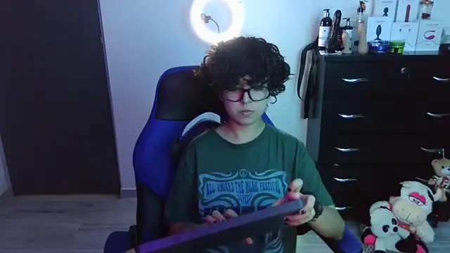 thomascooper7 online show from September 26, 2025, 7:10 pm