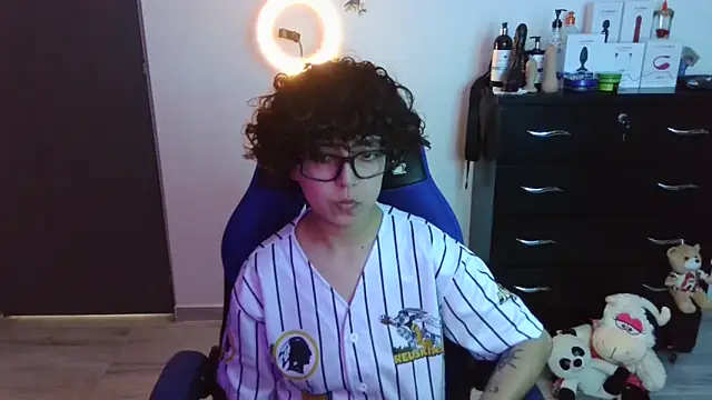 thomascooper7 online show from October 12, 2025, 6:20 pm