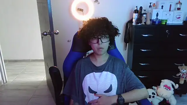 thomascooper7 online show from October 14, 2025, 6:52 pm