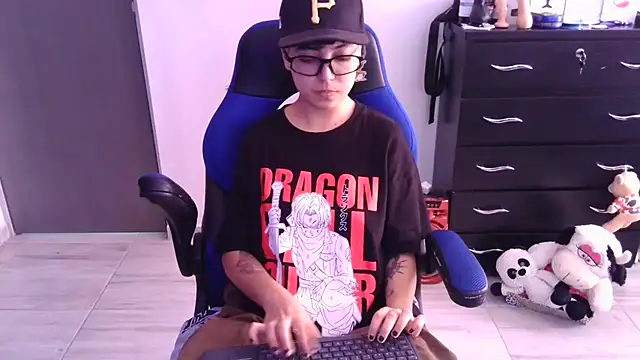 thomascooper7 online show from November 22, 2025, 4:06 pm