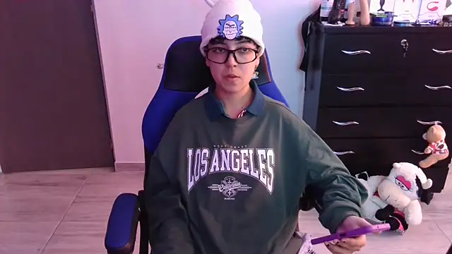 thomascooper7 online show from November 21, 2025, 7:13 pm