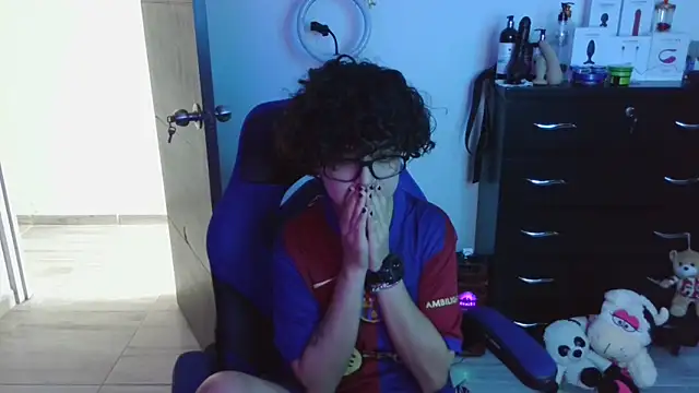 thomascooper7 online show from October 1, 2025, 7:29 pm