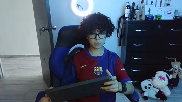 thomascooper7 online show from September 25, 2025, 6:36 pm